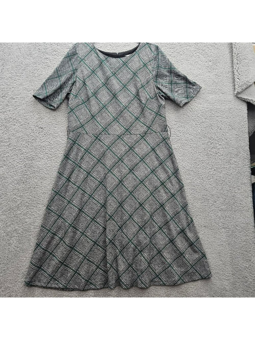 Sandra Darren Gray Green Plaid Fit Flare Dress Size 16 Mid-Length Short Sleeve